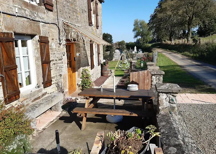 Ancien Avec Wifi Et Animaux Admis Pres De La Suisse Normande - Fr-1-497-141 別荘 *